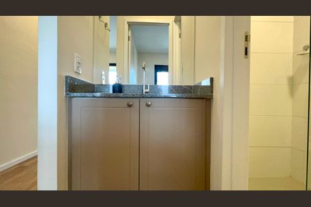 Banheiro de kitnet/studio para alugar com 1 quarto, 29m² em Pinheiros, São Paulo