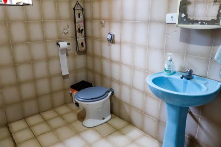 Banheiro social de casa à venda com 2 quartos, 70m² em Bussocaba, Osasco