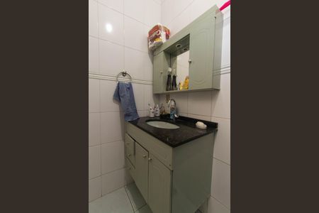 Banheiro de apartamento para alugar com 2 quartos, 60m² em Porto Velho, São Gonçalo