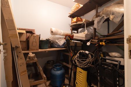 Depósito da Garagem de casa à venda com 4 quartos, 432m² em Vila Moinho Velho, São Paulo