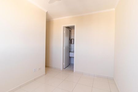 Quarto 2 de apartamento para alugar com 2 quartos, 48m² em Xaxim, Curitiba