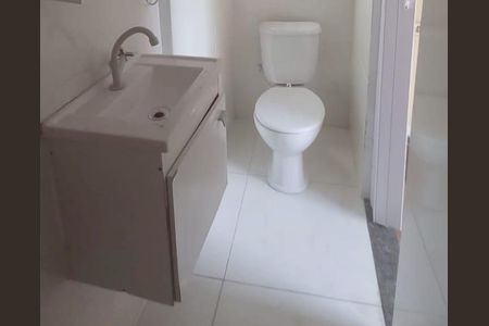 Banheiro de kitnet/studio para alugar com 1 quarto, 96m² em Saracuruna, Duque de Caxias
