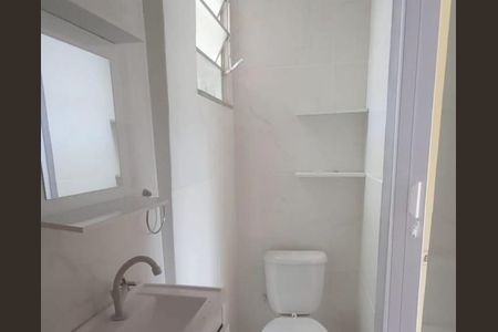 Banheiro de kitnet/studio para alugar com 1 quarto, 96m² em Saracuruna, Duque de Caxias