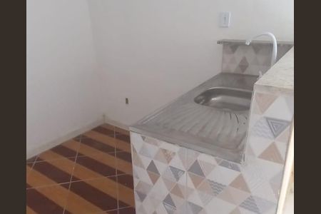 Cozinha de kitnet/studio para alugar com 1 quarto, 96m² em Saracuruna, Duque de Caxias