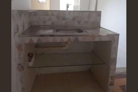 Cozinha de kitnet/studio para alugar com 1 quarto, 96m² em Saracuruna, Duque de Caxias