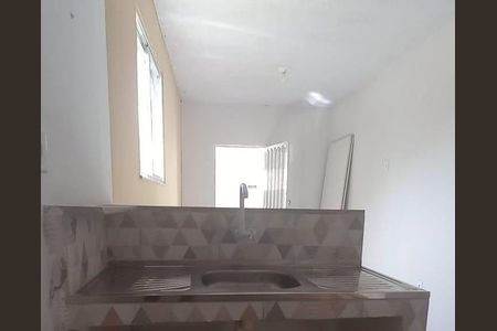 Cozinha de kitnet/studio para alugar com 1 quarto, 96m² em Saracuruna, Duque de Caxias