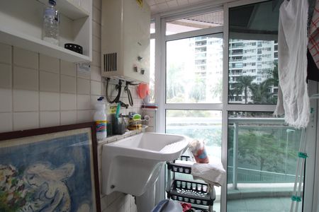 Área de serviço de apartamento para alugar com 2 quartos, 73m² em Barra Olímpica, Rio de Janeiro