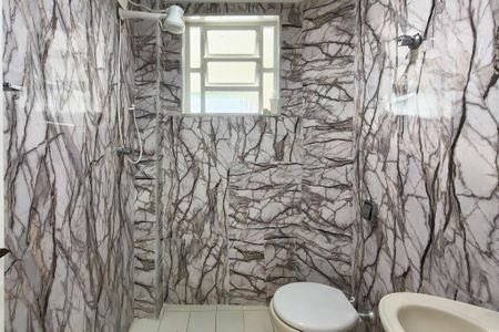 Banheiro  de apartamento para alugar com 1 quarto, 40m² em Guilhermina, Praia Grande