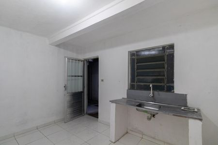 Cozinha de casa para alugar com 1 quarto, 21m² em Jardim Danfer, São Paulo
