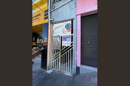Fachada + Placa de casa para alugar com 1 quarto, 21m² em Jardim Danfer, São Paulo