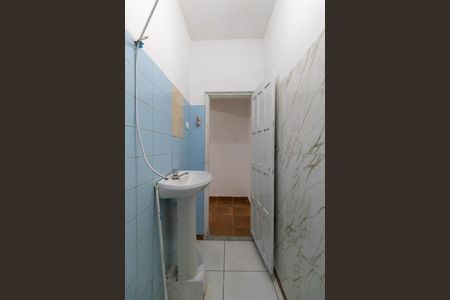 Banheiro de casa para alugar com 1 quarto, 21m² em Jardim Danfer, São Paulo