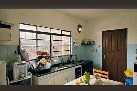 Casa à venda com 105m², 2 quartos e 10 vagas
