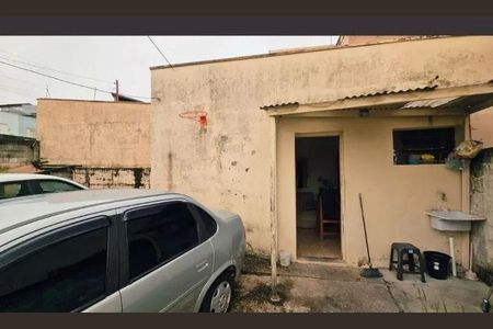 Casa à venda com 105m², 2 quartos e 10 vagas