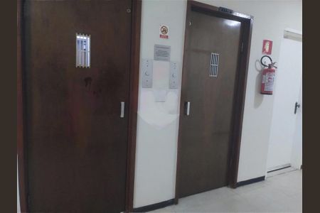 Apartamento à venda com 77m², 2 quartos e 1 vaga