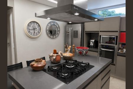 Casa de condomínio à venda com 273m², 3 quartos e 4 vagas