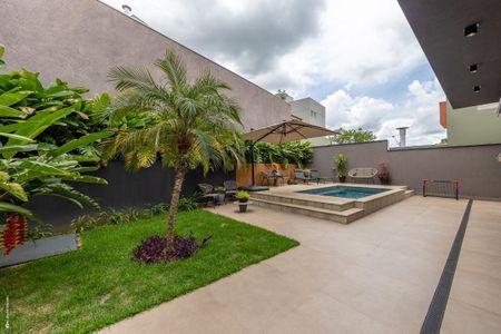 Casa de condomínio à venda com 275m², 4 quartos e 4 vagas