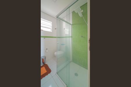 Banheiro de casa à venda com 3 quartos, 113m² em Jardim Eliane, São Paulo