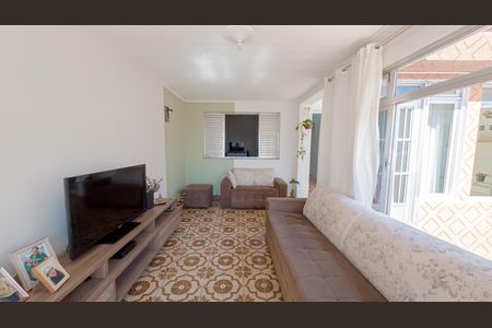 Sala de casa à venda com 3 quartos, 113m² em Jardim Eliane, São Paulo