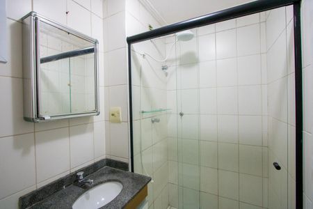 Banheiro de apartamento para alugar com 3 quartos, 65m² em Jardim Santo André, Santo André