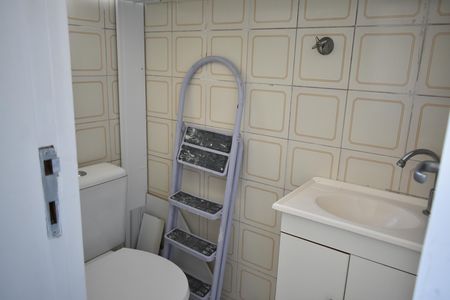 Banheiro de serviço de apartamento para alugar com 2 quartos, 60m² em Vila da Saúde, São Paulo