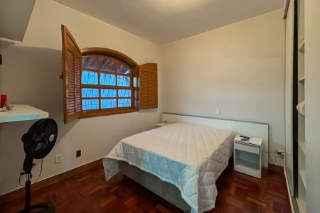 Casa para alugar com 3 quartos, 360m² em Fernão Dias, Belo Horizonte