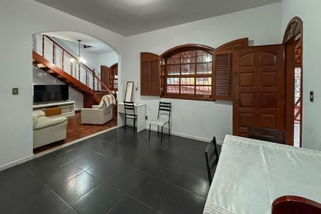 Casa para alugar com 360m², 3 quartos e 3 vagas