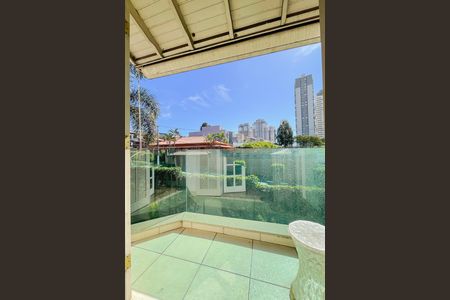 Sacada da Suíte 2 de casa à venda com 3 quartos, 490m² em Adalgisa, São Paulo
