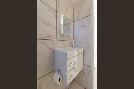 Casa para alugar com 51m², 2 quartos e 1 vaga Casa para alugar com 51m², 2 quartos e 1 vagaBanheiro