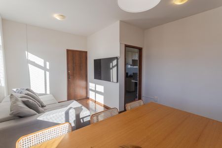 Sala de apartamento à venda com 3 quartos, 90m² em Santa Efigênia, Belo Horizonte