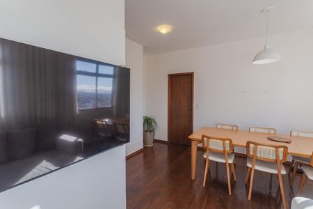Sala de apartamento à venda com 3 quartos, 90m² em Santa Efigênia, Belo Horizonte