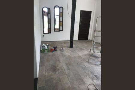 Casa à venda com 196m², 4 quartos e 1 vaga