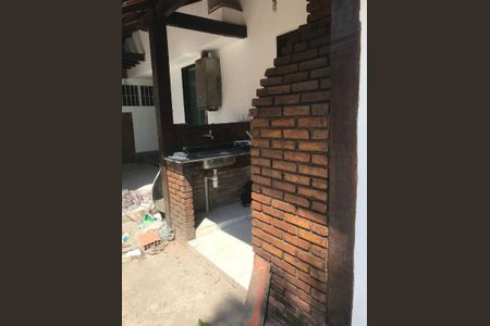 Casa à venda com 196m², 4 quartos e 1 vaga