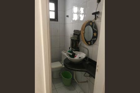 Casa à venda com 196m², 4 quartos e 1 vaga