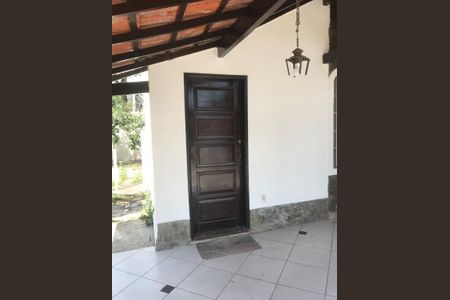 Casa à venda com 196m², 4 quartos e 1 vaga