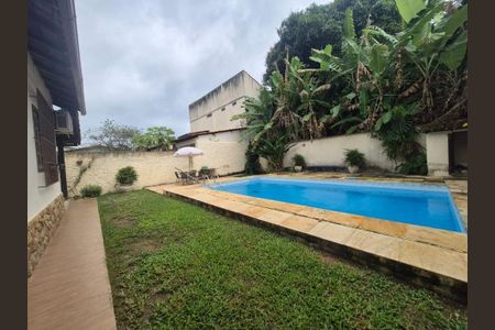 Casa à venda com 3 quartos, 200m² em Piratininga, Niterói