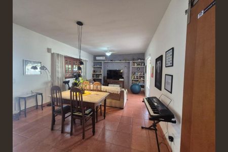 Casa à venda com 200m², 3 quartos e 2 vagas