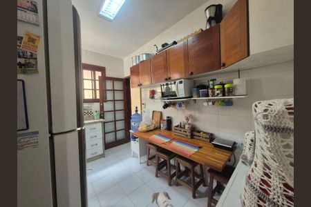 Casa à venda com 200m², 3 quartos e 2 vagas