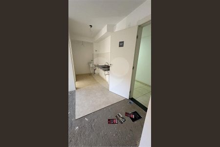 Apartamento à venda com 2 quartos, 38m² em Vila Carmosina, São Paulo