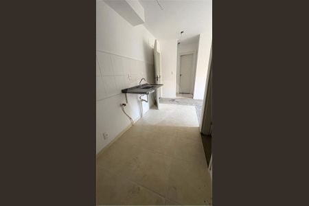Apartamento à venda com 2 quartos, 38m² em Vila Carmosina, São Paulo