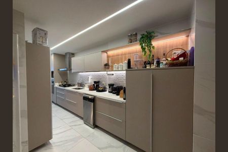 Apartamento à venda com 220m², 3 quartos e 3 vagas