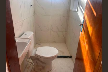 Banheiro de apartamento para alugar com 2 quartos, 50m² em Quintino Bocaiúva, Rio de Janeiro