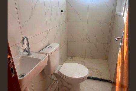 Banheiro de apartamento para alugar com 2 quartos, 50m² em Quintino Bocaiúva, Rio de Janeiro