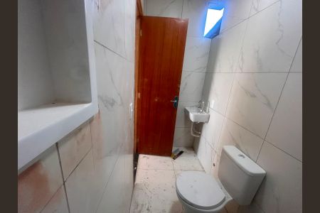 Banheiro de apartamento para alugar com 2 quartos, 50m² em Quintino Bocaiúva, Rio de Janeiro
