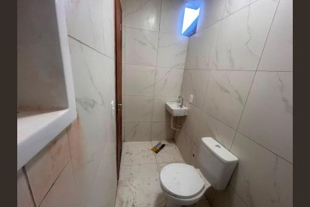 Banheiro de apartamento para alugar com 2 quartos, 50m² em Quintino Bocaiúva, Rio de Janeiro