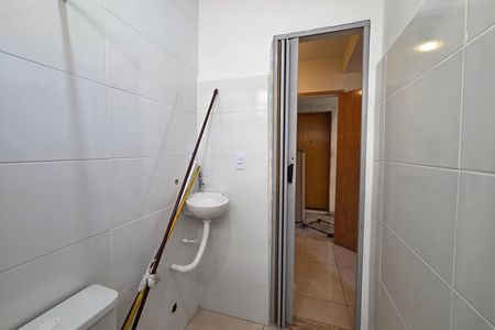 Banheiro de kitnet/studio para alugar com 1 quarto, 21m² em Cidade Ocian, Praia Grande