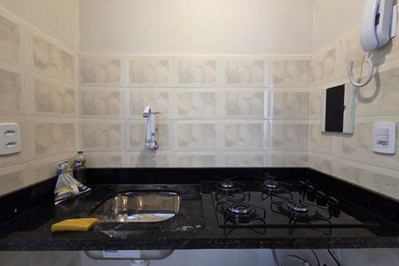 Cozinha de kitnet/studio para alugar com 1 quarto, 21m² em Cidade Ocian, Praia Grande