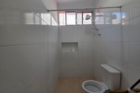 Banheiro de kitnet/studio para alugar com 1 quarto, 21m² em Cidade Ocian, Praia Grande