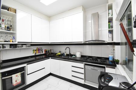 Cozinha de casa de condomínio à venda com 3 quartos, 220m² em Uberaba, Curitiba