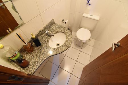 Casa de condomínio à venda com 220m², 3 quartos e 2 vagasLavabo