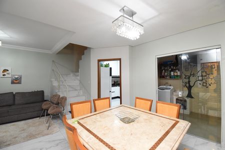 Casa de condomínio à venda com 220m², 3 quartos e 2 vagasSala